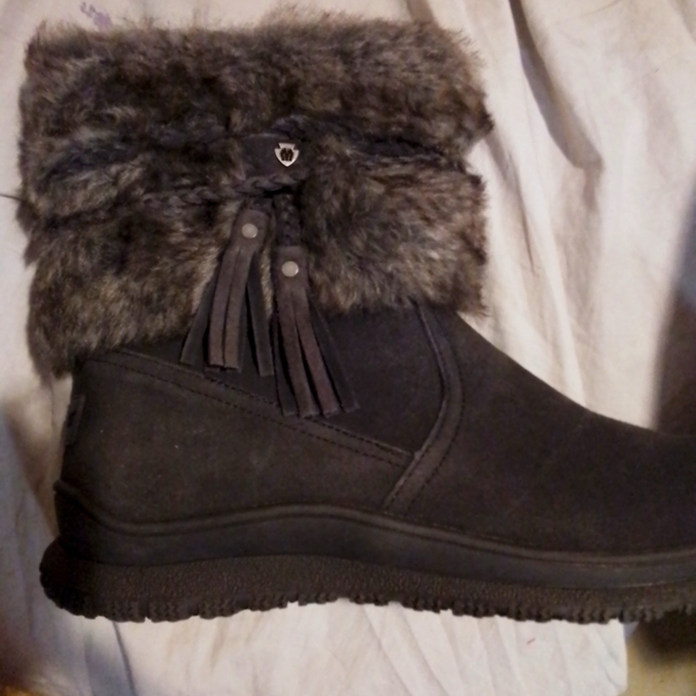 NWOT  MINNETONKA FAUX FUR LEATHER EVERETT PUG BOOTS in original box